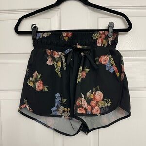 Albion fit Dark Floral Lightweight Sprinter Shorts 2.0 Rose Black | Size Small